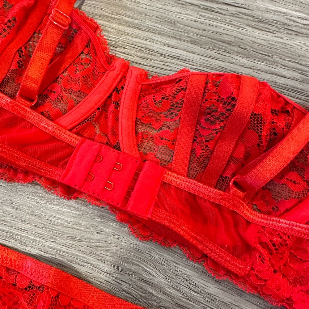 NEW| Red Lace Lingerie Set - Picture 5 of 6